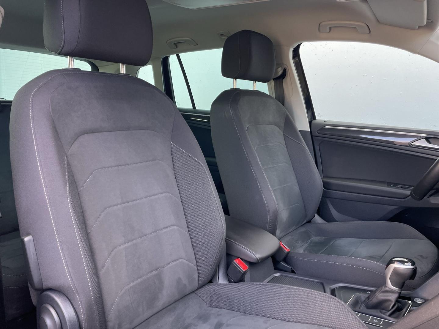 Volkswagen Tiguan 2022 г. Чёрный, пробег 32923 км