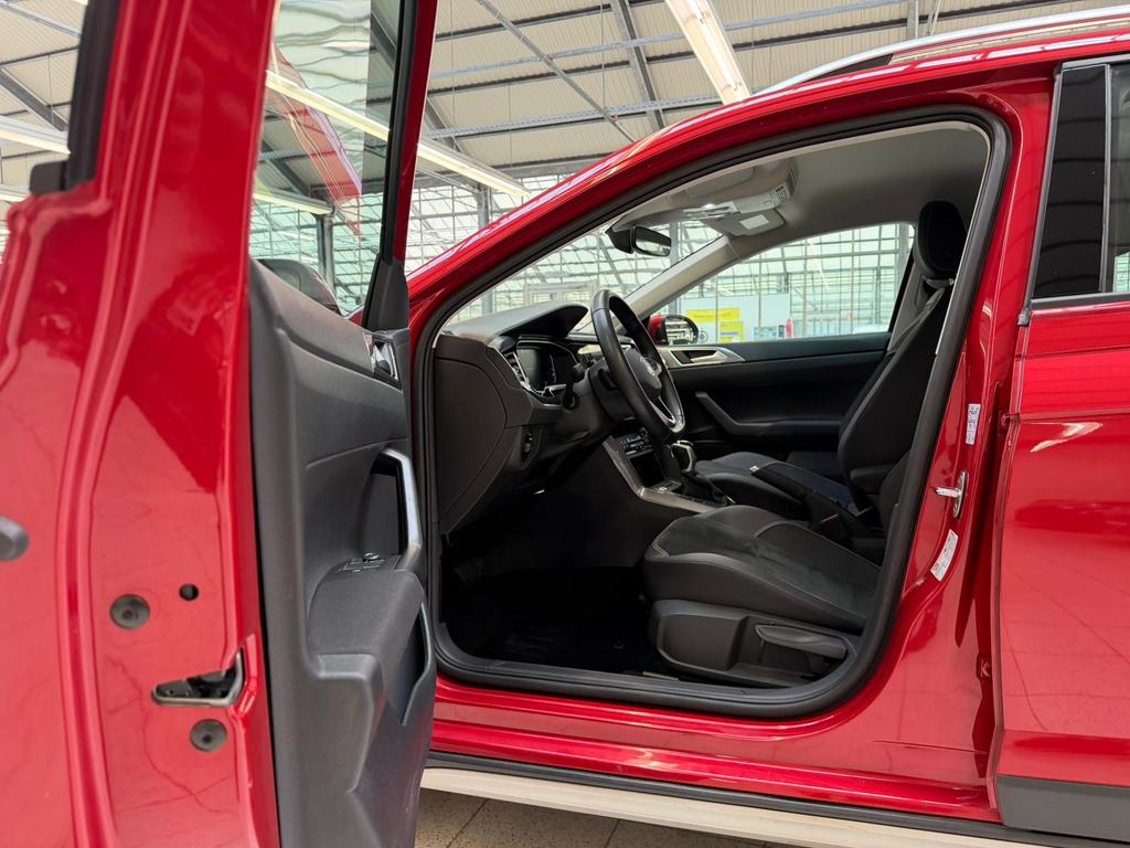 Volkswagen Taigo 2022 г. Красный, пробег 24628 км