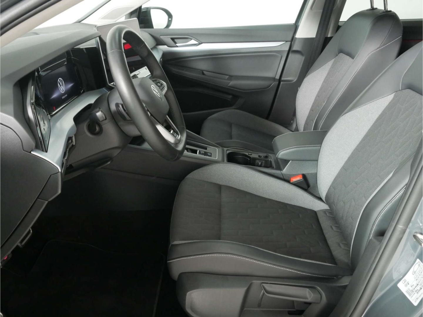 Volkswagen Golf 2025 г. Серый, пробег 25434 км