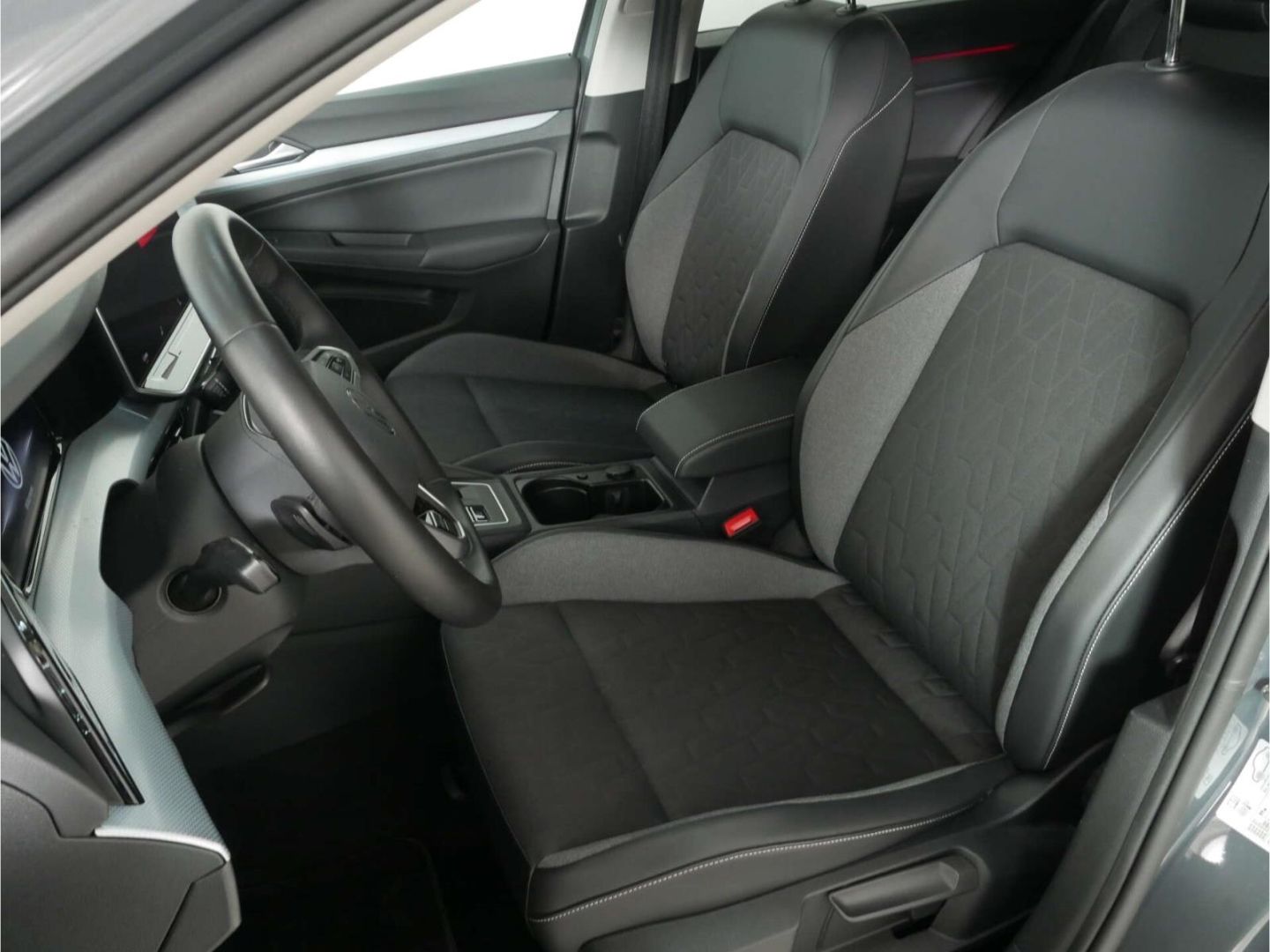 Volkswagen Golf 2025 г. Серый, пробег 25434 км