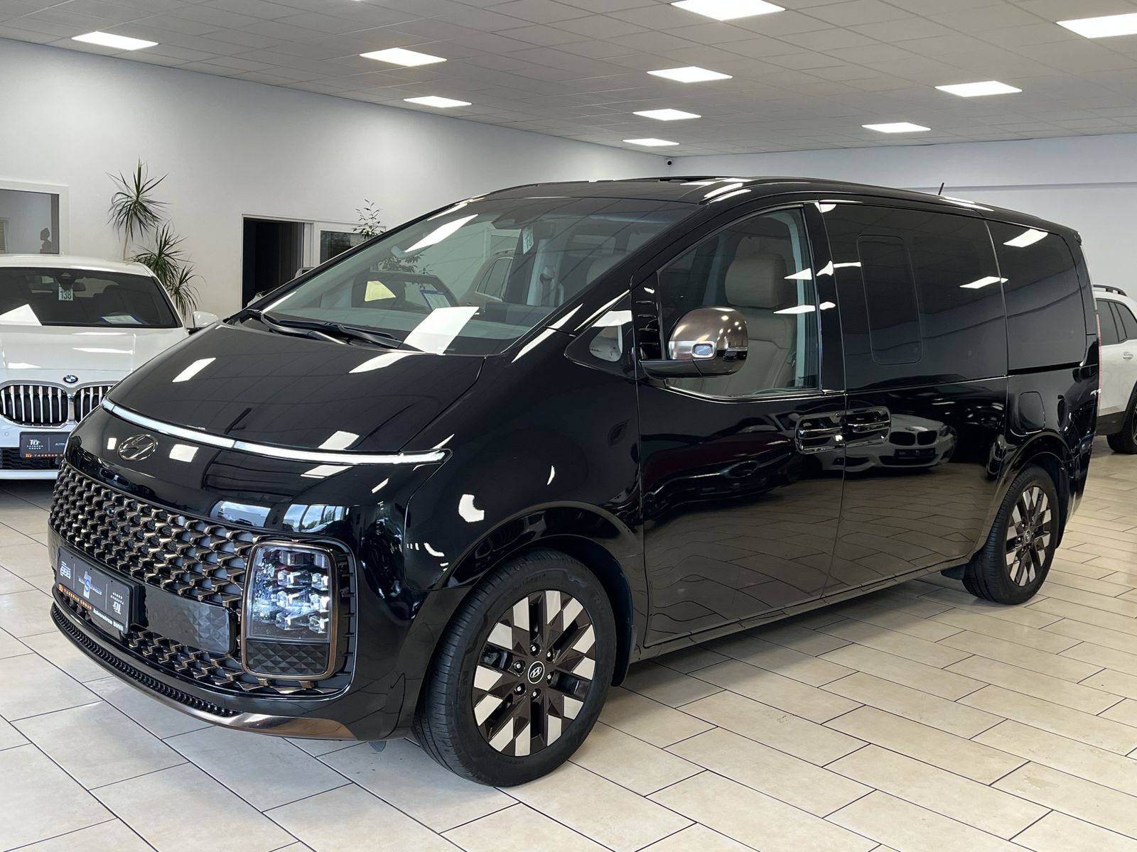 Hyundai Staria 2022 г. Чёрный, пробег 55309 км