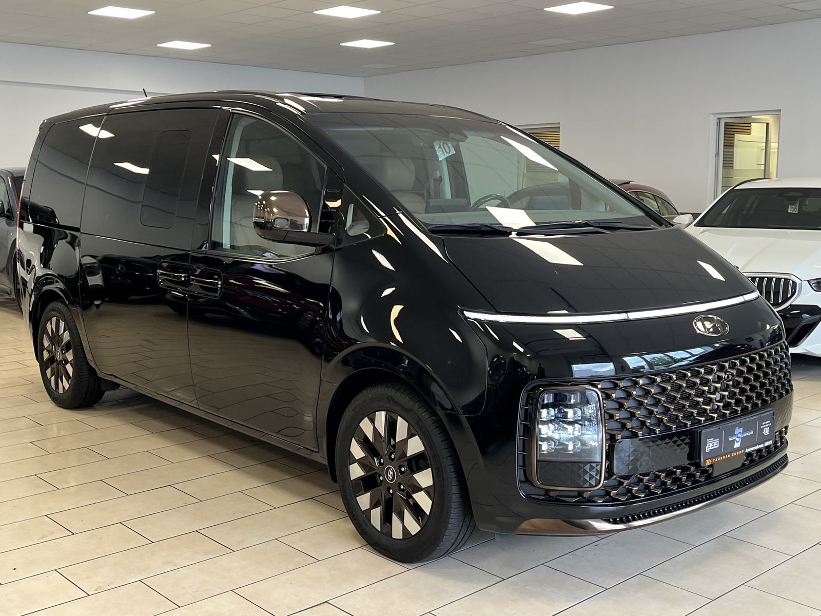 Hyundai Staria 2022 г. Чёрный, пробег 55309 км
