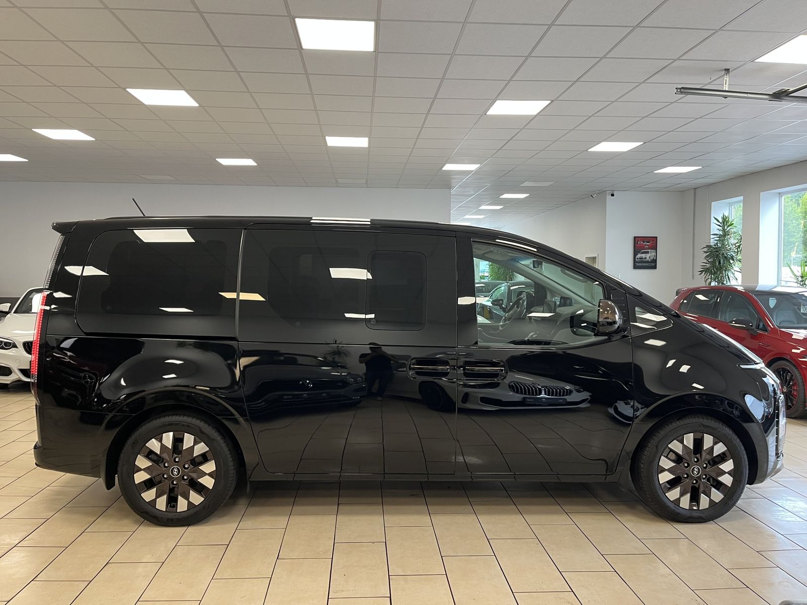 Hyundai Staria 2022 г. Чёрный, пробег 55309 км