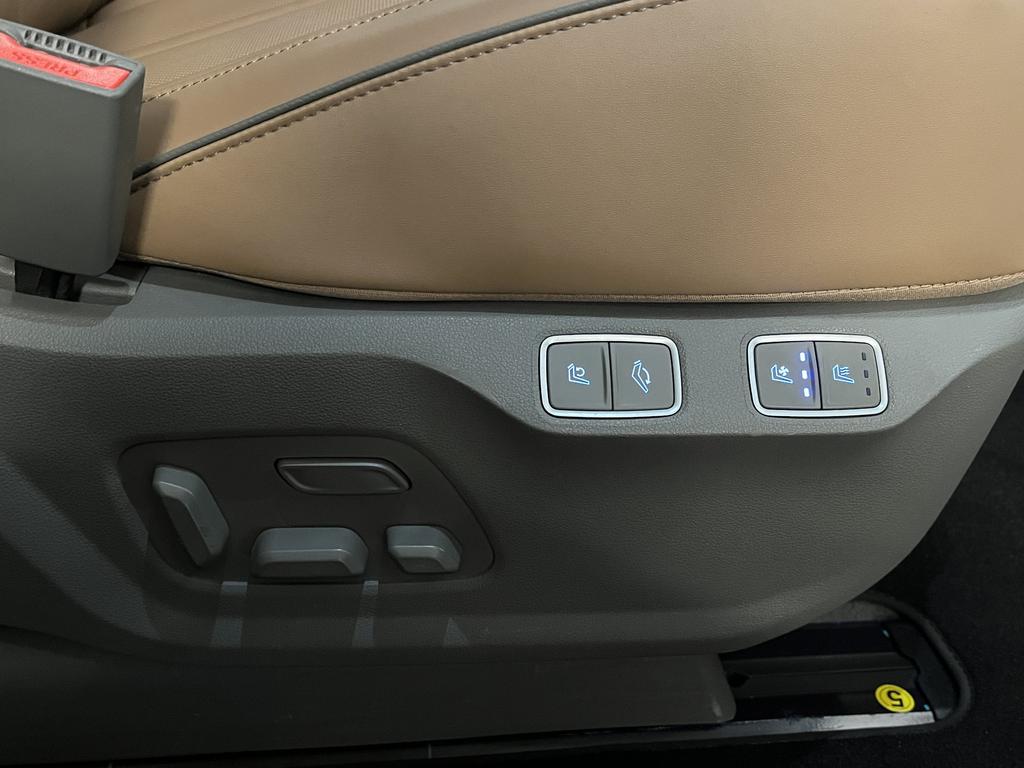 Hyundai Staria 2022 г. Чёрный, пробег 55309 км