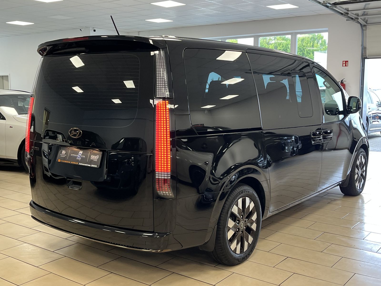 Hyundai Staria 2022 г. Чёрный, пробег 55309 км