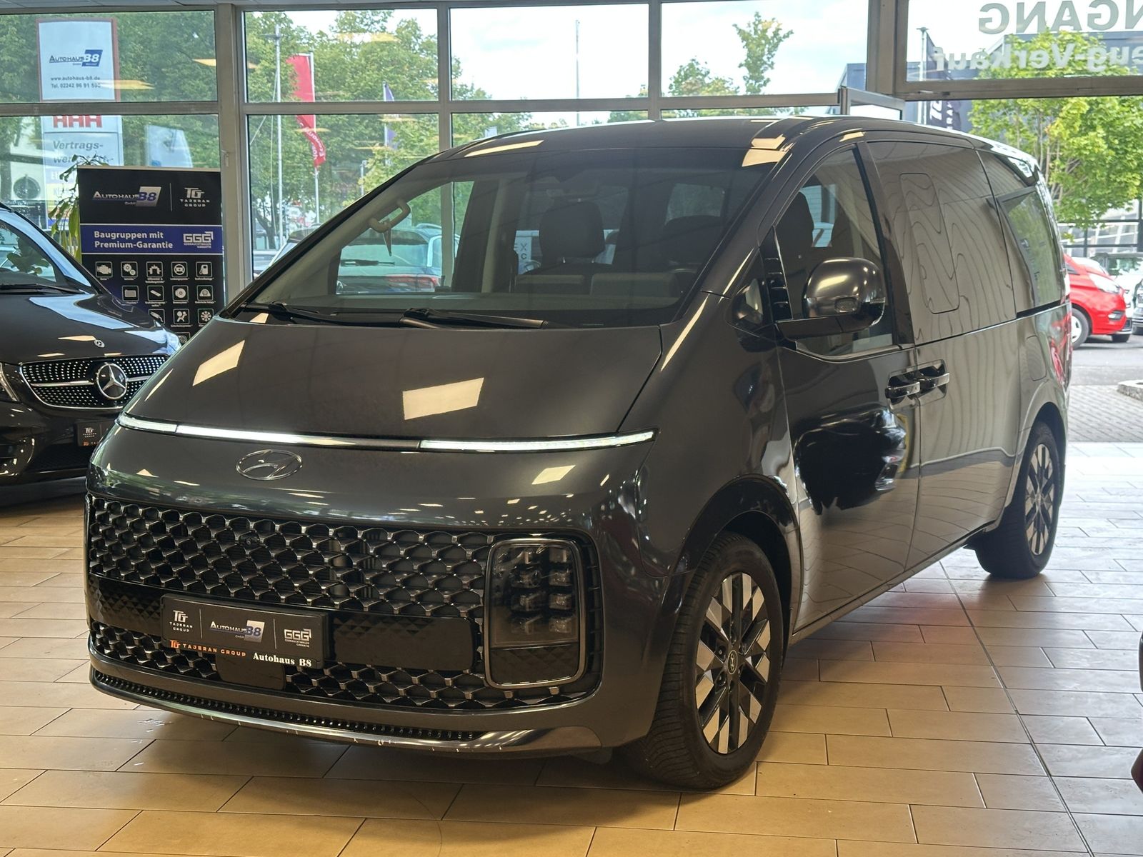 Hyundai Staria 2022 г. Серый, пробег 53950 км