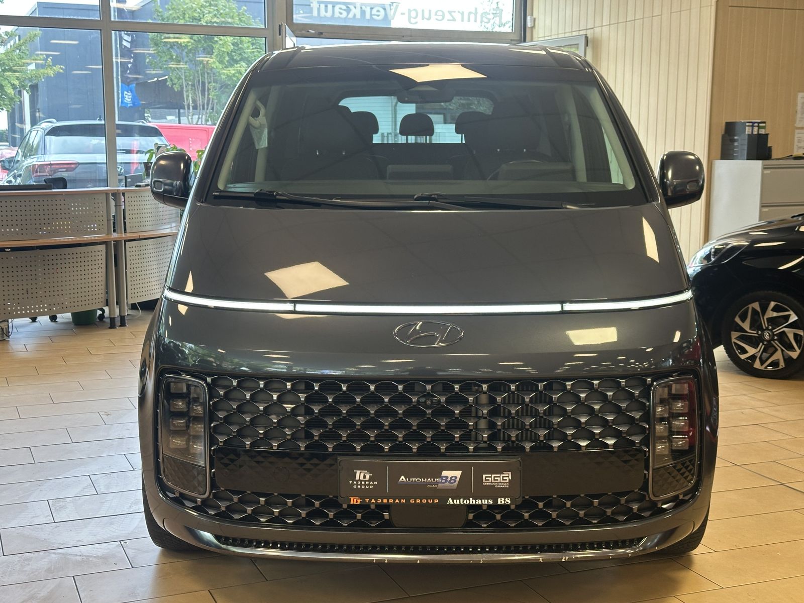 Hyundai Staria 2022 г. Серый, пробег 53950 км