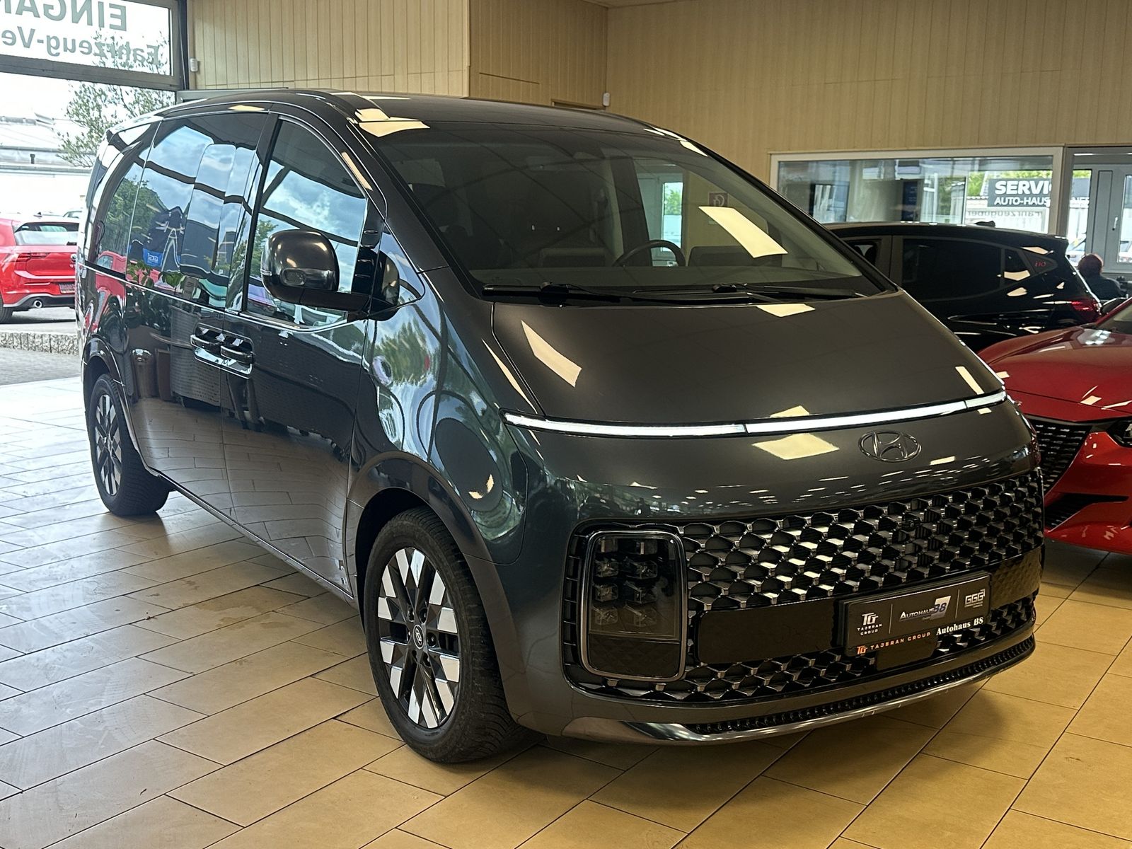 Hyundai Staria 2022 г. Серый, пробег 53950 км