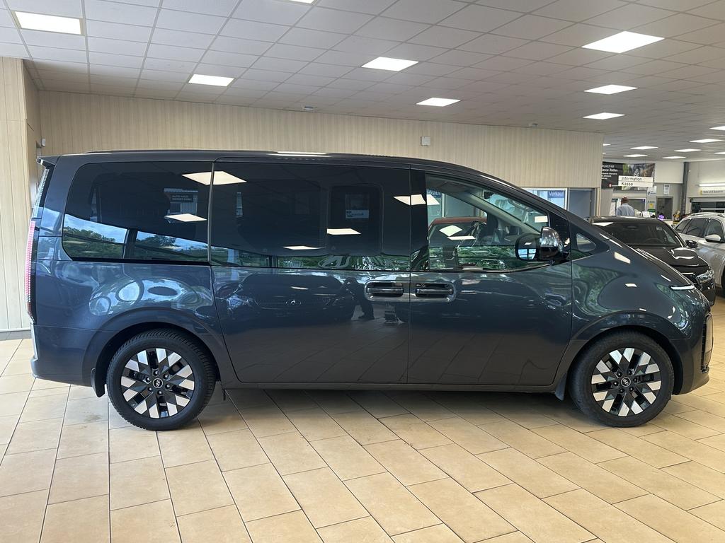 Hyundai Staria 2022 г. Серый, пробег 53950 км