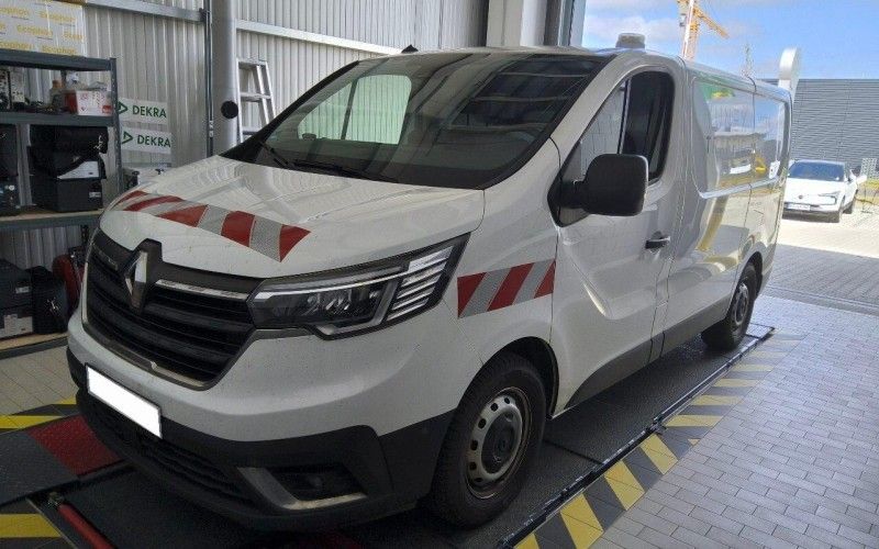 Renault Trafic 2023 г. Белый, пробег 58029 км