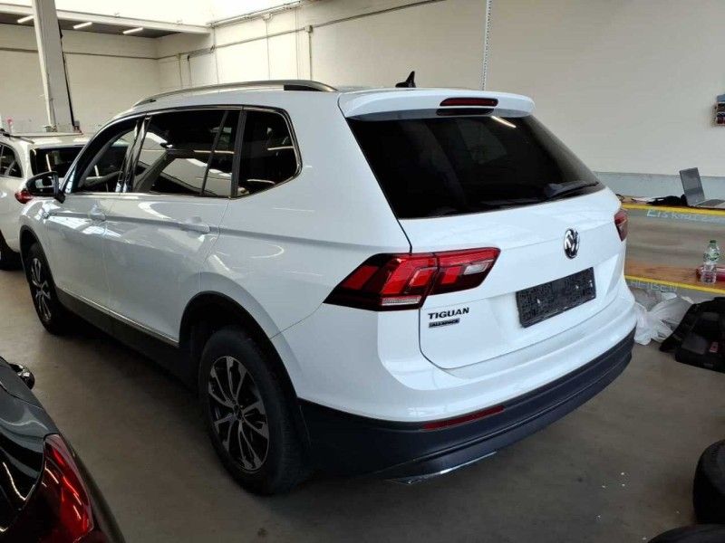 Volkswagen TIGUAN ALLSPACE 2021 г. Белый, пробег 50661 км