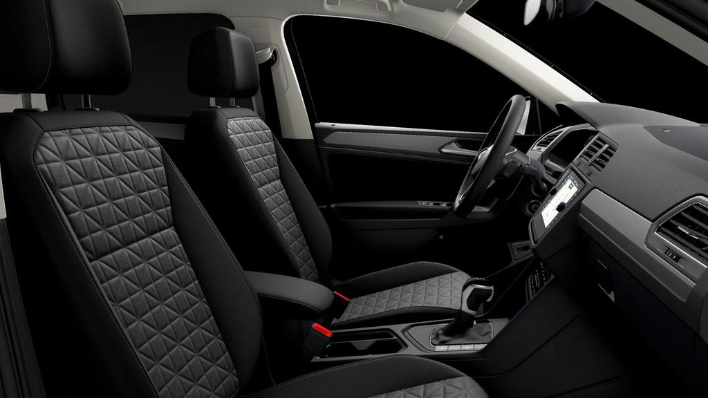 Volkswagen Tiguan 2022 г. Чёрный, пробег 59500 км