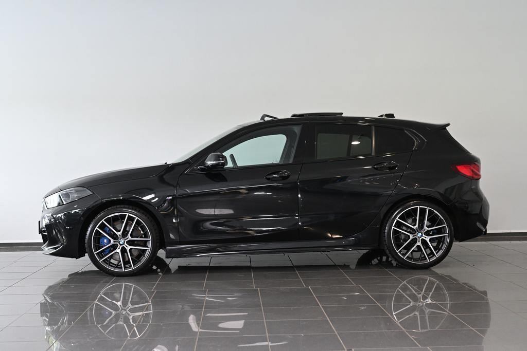 BMW 118 2022 г. Чёрный, пробег 38403 км