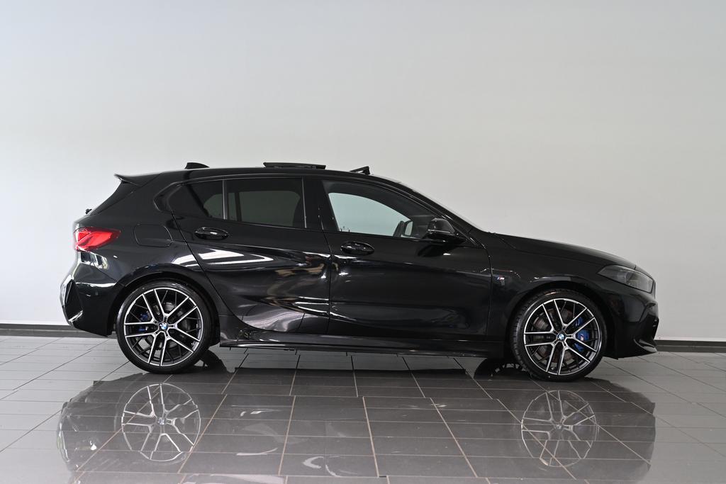 BMW 118 2022 г. Чёрный, пробег 38403 км