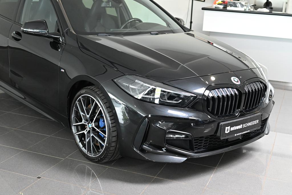 BMW 118 2022 г. Чёрный, пробег 38403 км