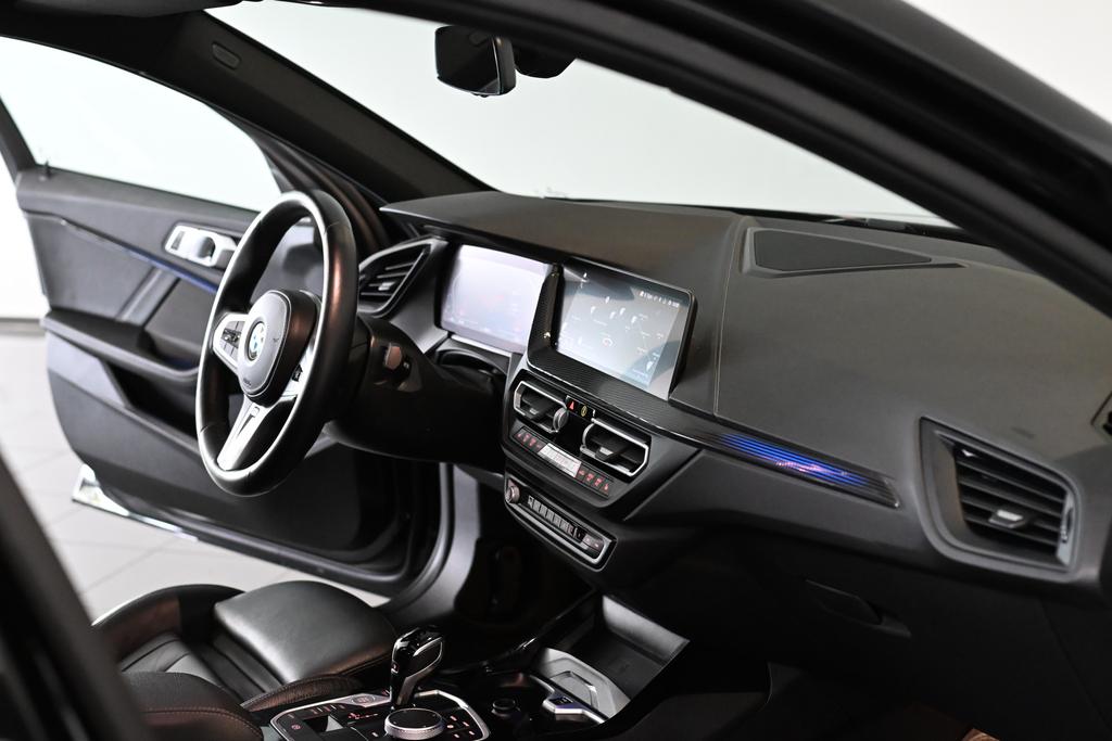 BMW 118 2022 г. Чёрный, пробег 38403 км