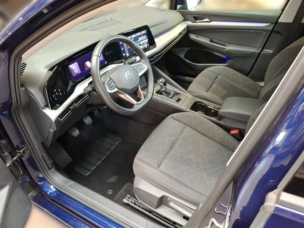 Volkswagen Golf 2024 г. Синий, пробег 28776 км