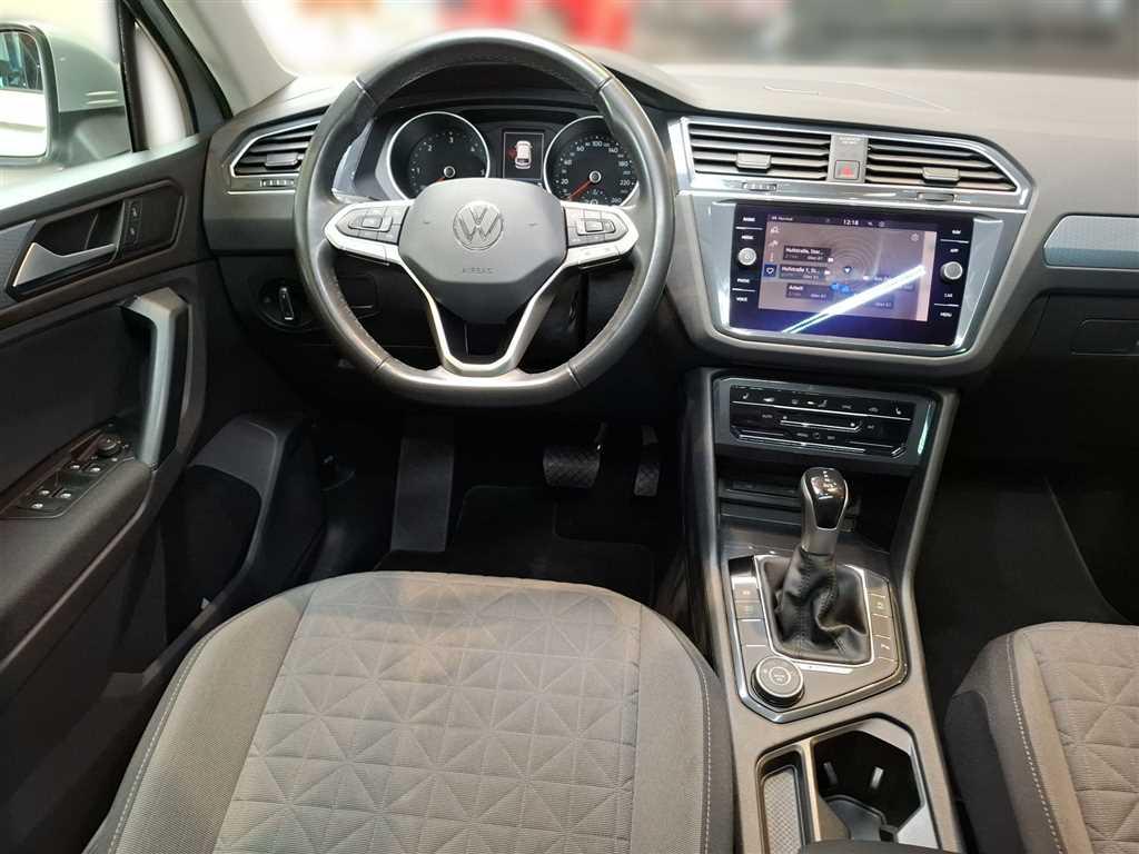 Volkswagen Tiguan 2023 г. Серебристый, пробег 43545 км