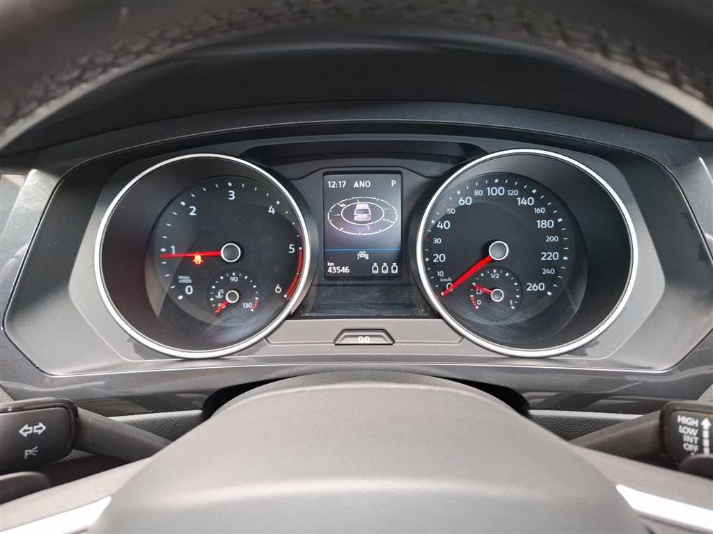 Volkswagen Tiguan 2023 г. Серебристый, пробег 43545 км