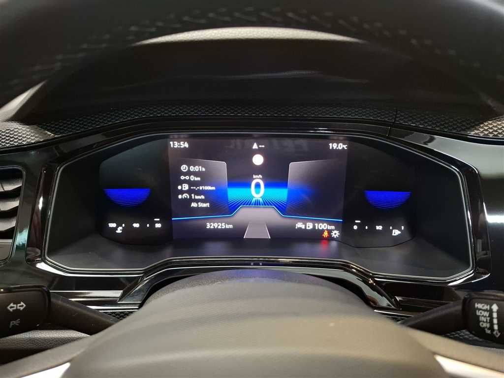 Volkswagen Polo 2023 г. Синий, пробег 32923 км