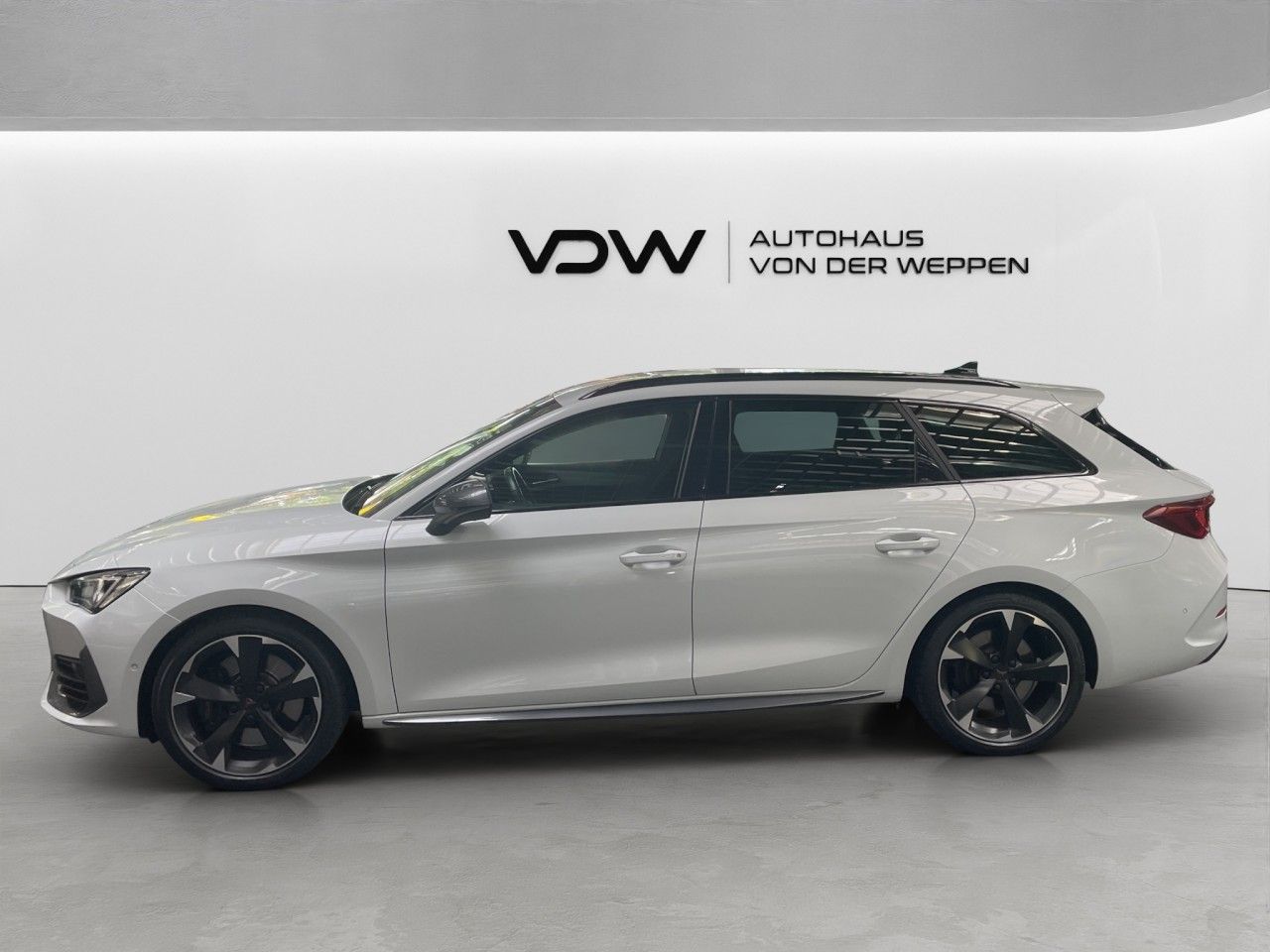 Cupra Leon 2022 г. Белый, пробег 48775 км