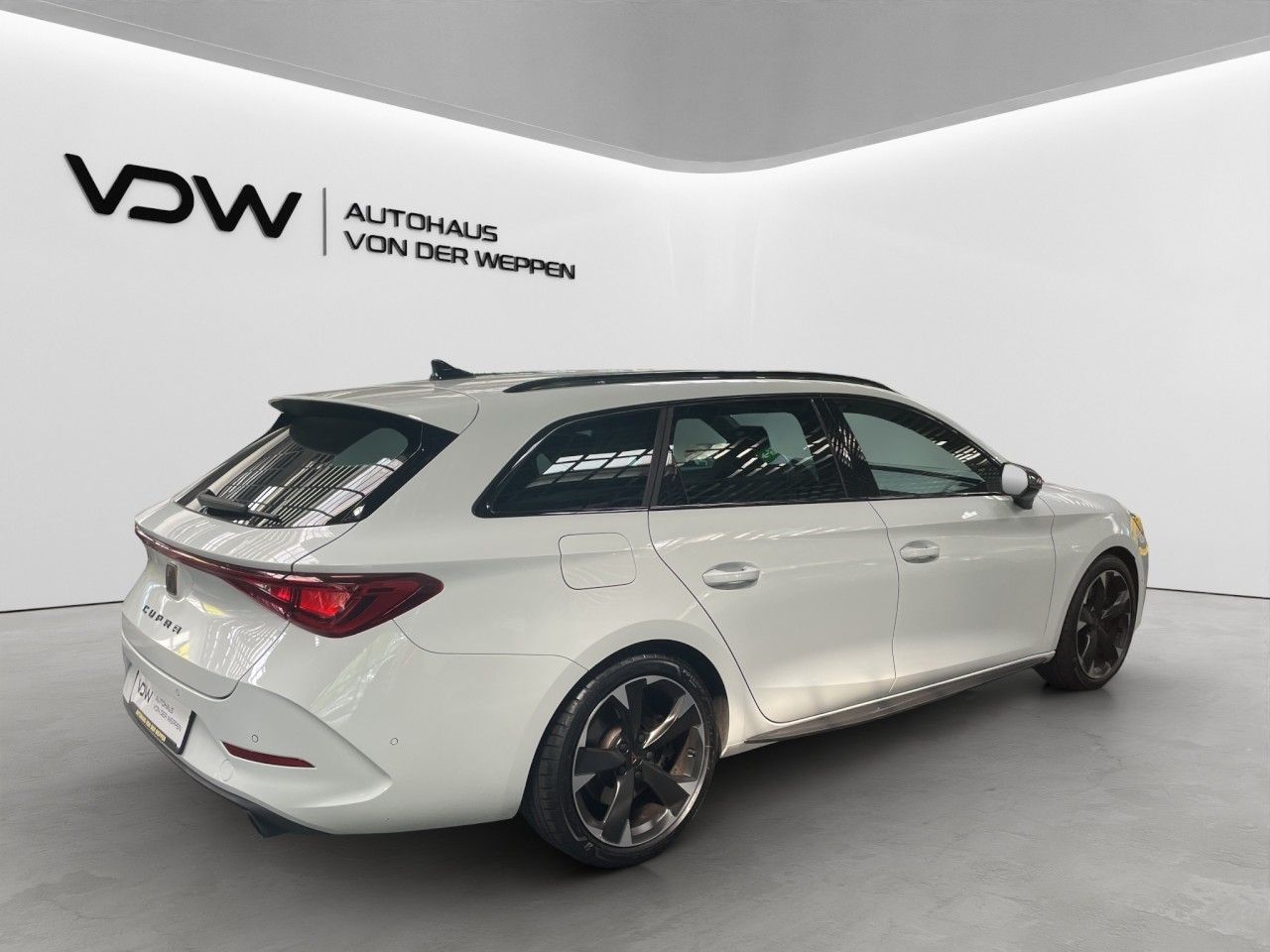 Cupra Leon 2022 г. Белый, пробег 48775 км