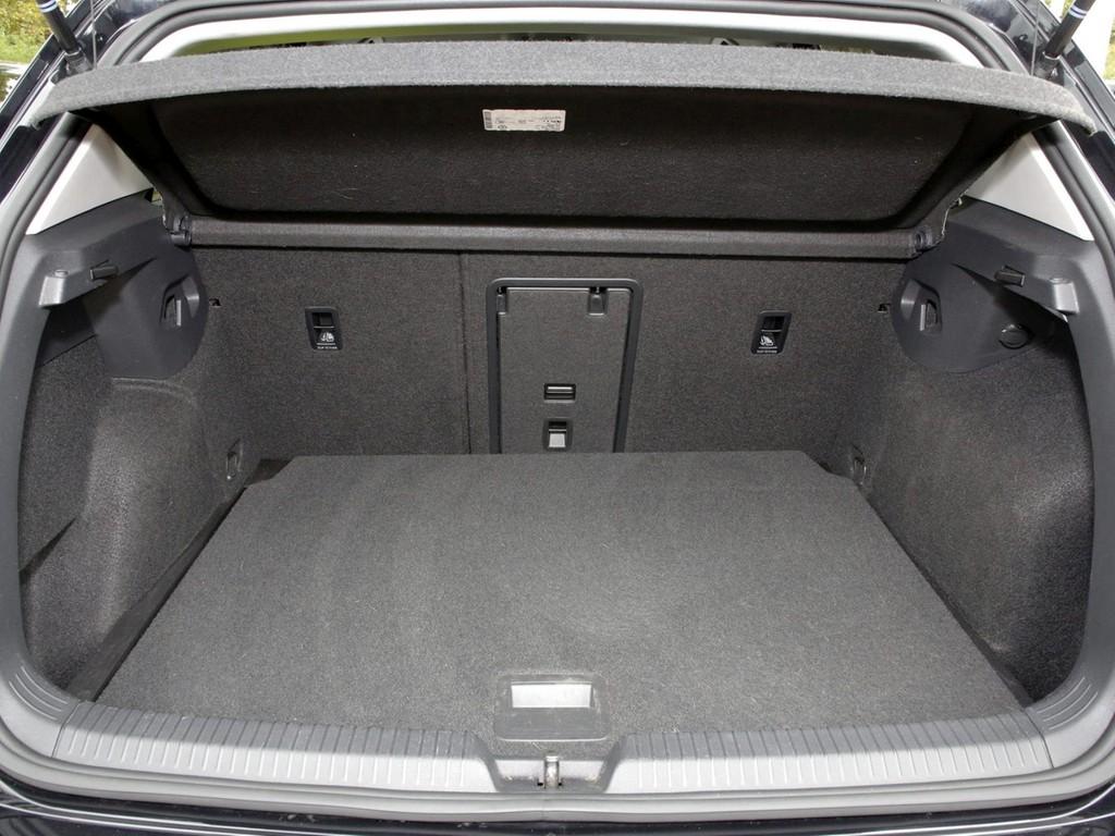 Volkswagen Golf 2023 г. Чёрный, пробег 46880 км