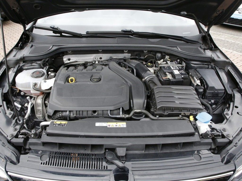 Volkswagen Golf 2023 г. Чёрный, пробег 46880 км