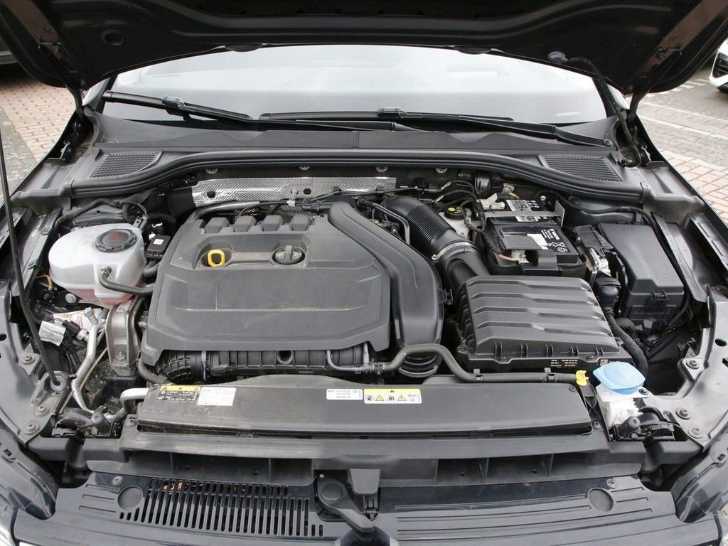 Volkswagen Golf 2023 г. Чёрный, пробег 52310 км