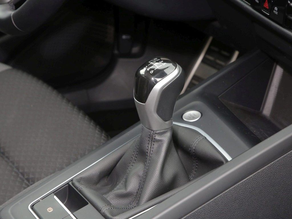 Volkswagen Golf 2023 г. Чёрный, пробег 52310 км