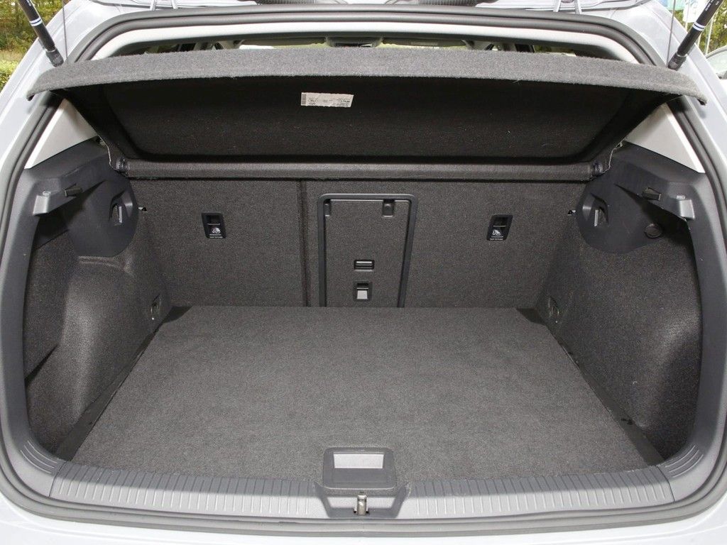 Volkswagen Golf 2023 г. Серый, пробег 32160 км