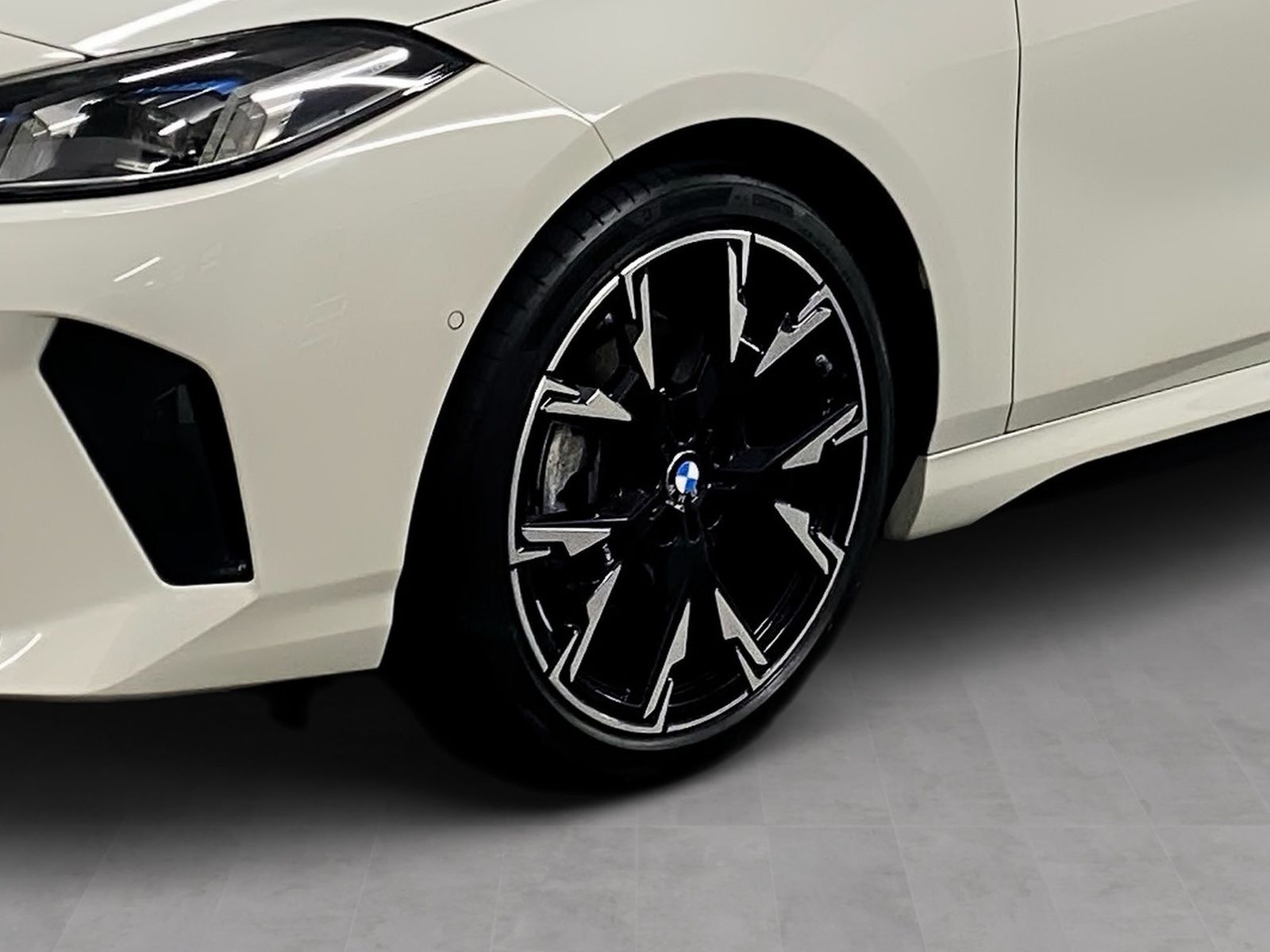BMW 120 2025 г. Белый, пробег 14503 км