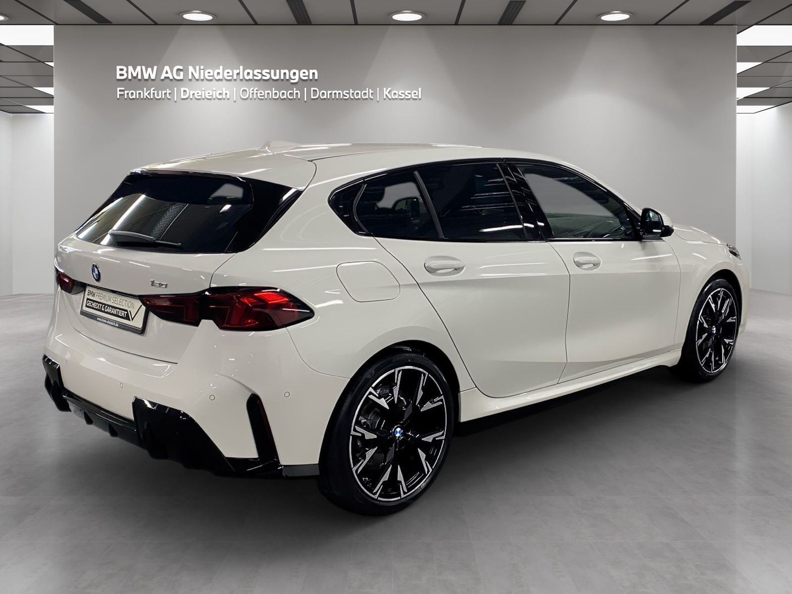 BMW 120 2026 г. Белый, пробег 23905 км