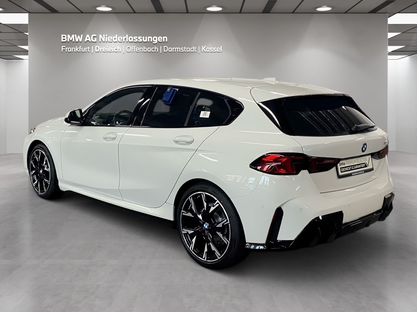 BMW 120 2026 г. Белый, пробег 23905 км