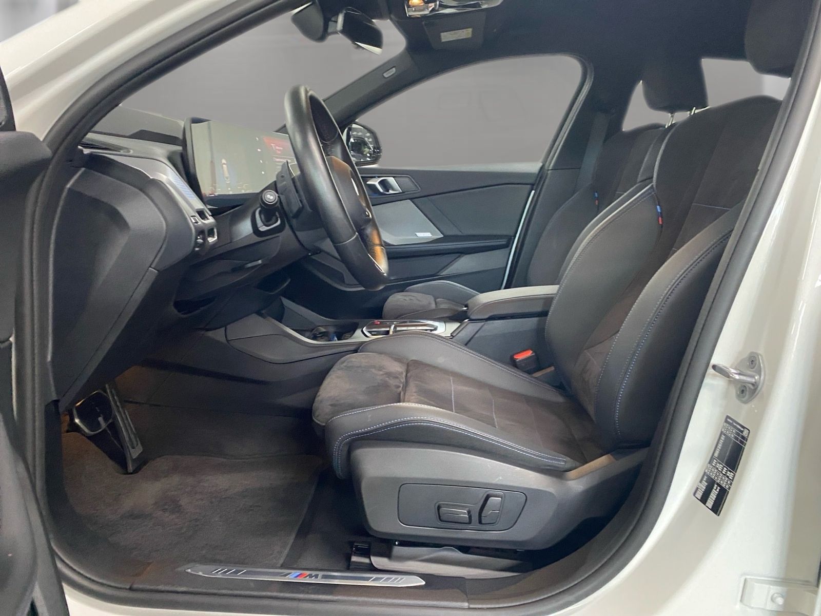 BMW 120 2026 г. Белый, пробег 23905 км