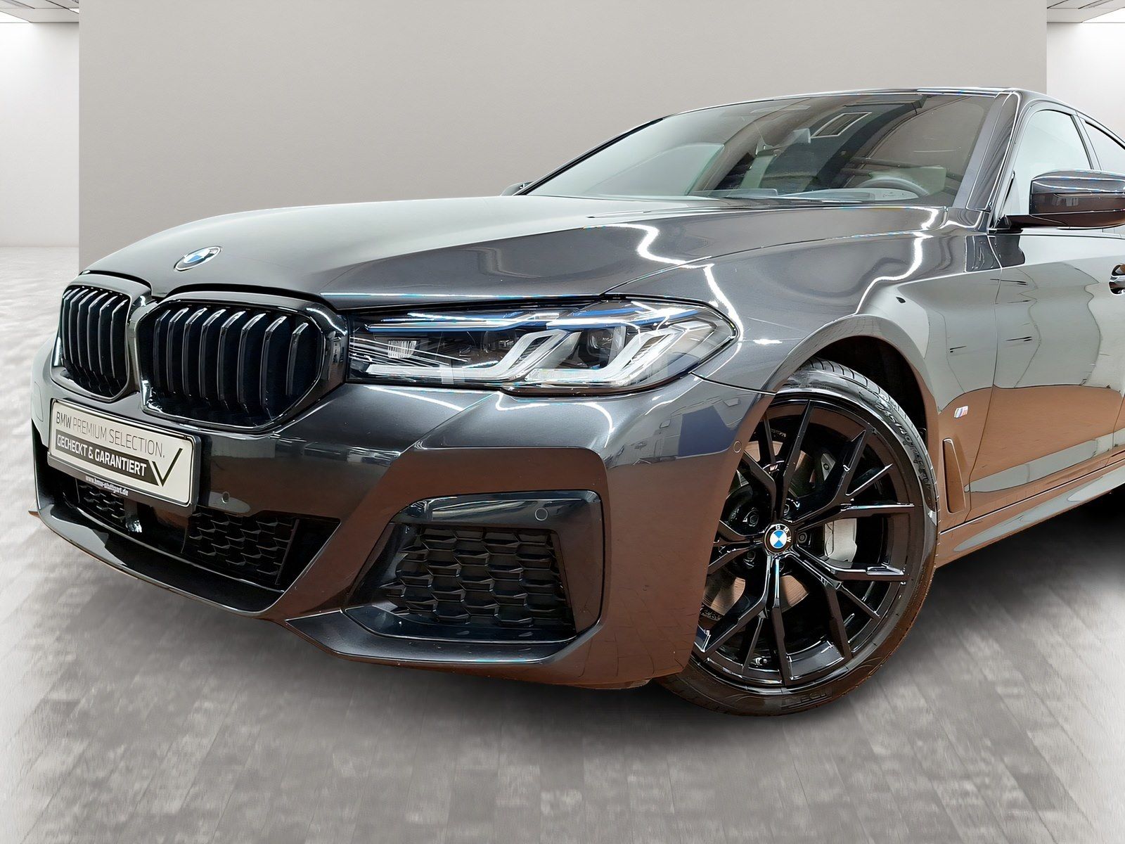 BMW 530 2023 г. Серый, пробег 51869 км