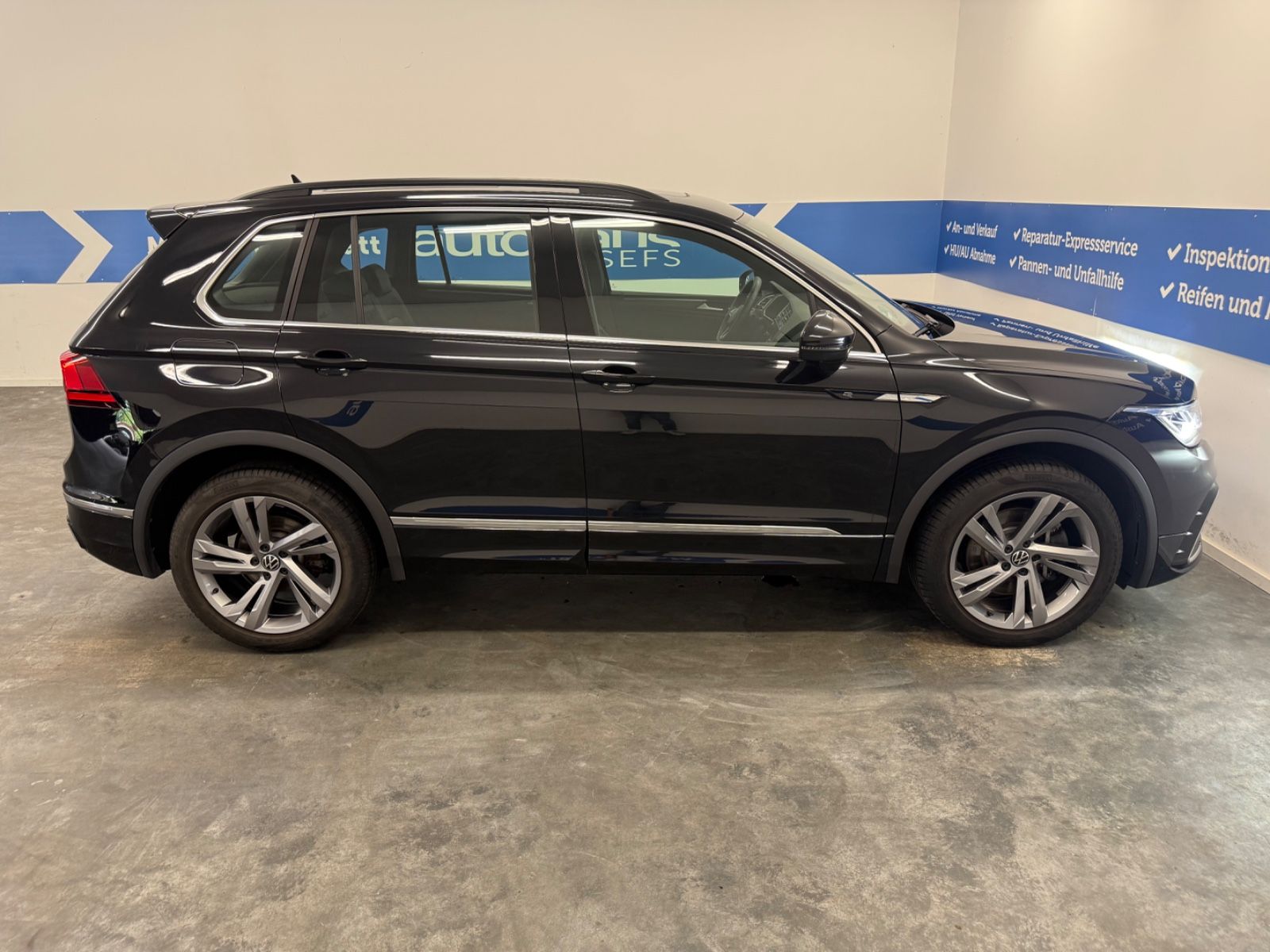 Volkswagen Tiguan 2022 г. Чёрный, пробег 57423 км
