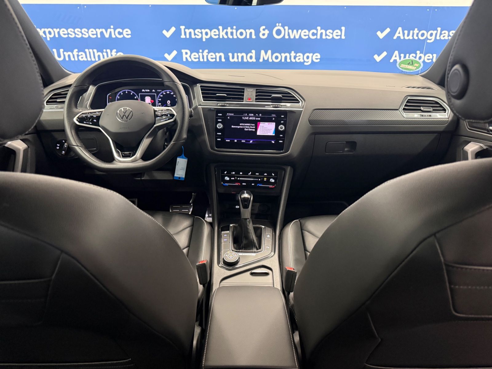 Volkswagen Tiguan 2022 г. Чёрный, пробег 57423 км