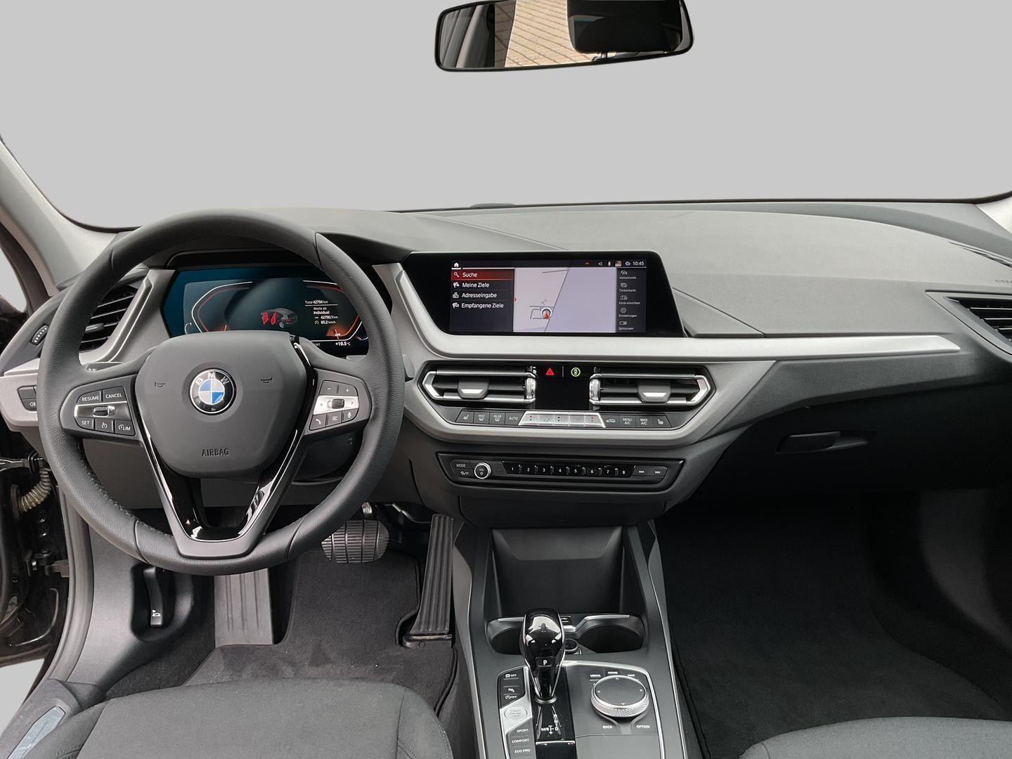 BMW 118 2022 г. Серый, пробег 42793 км
