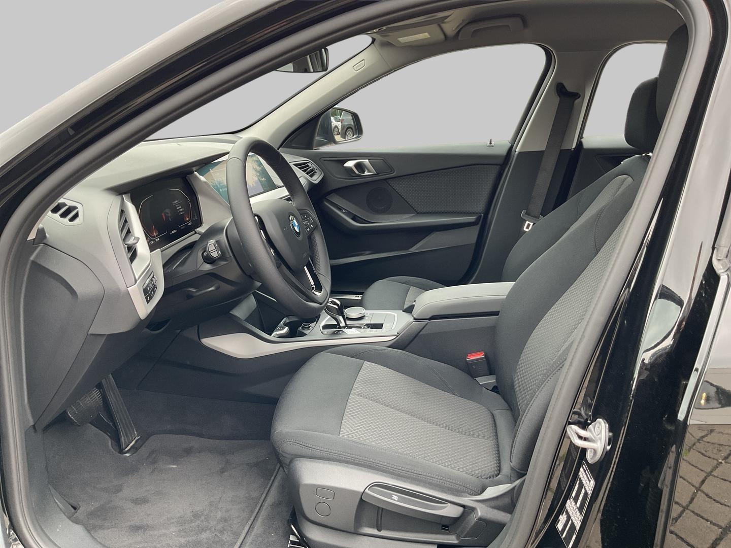 BMW 118 2022 г. Серый, пробег 42793 км