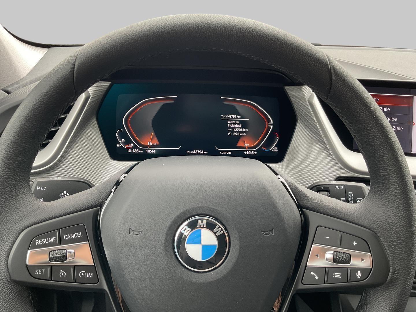 BMW 118 2022 г. Серый, пробег 42793 км
