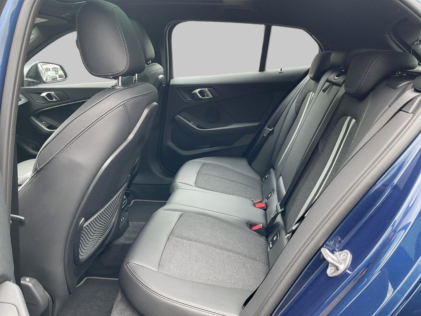 BMW 118 2023 г. Синий, пробег 49237 км