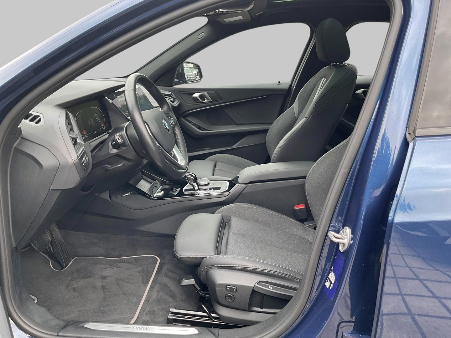 BMW 118 2023 г. Синий, пробег 49237 км