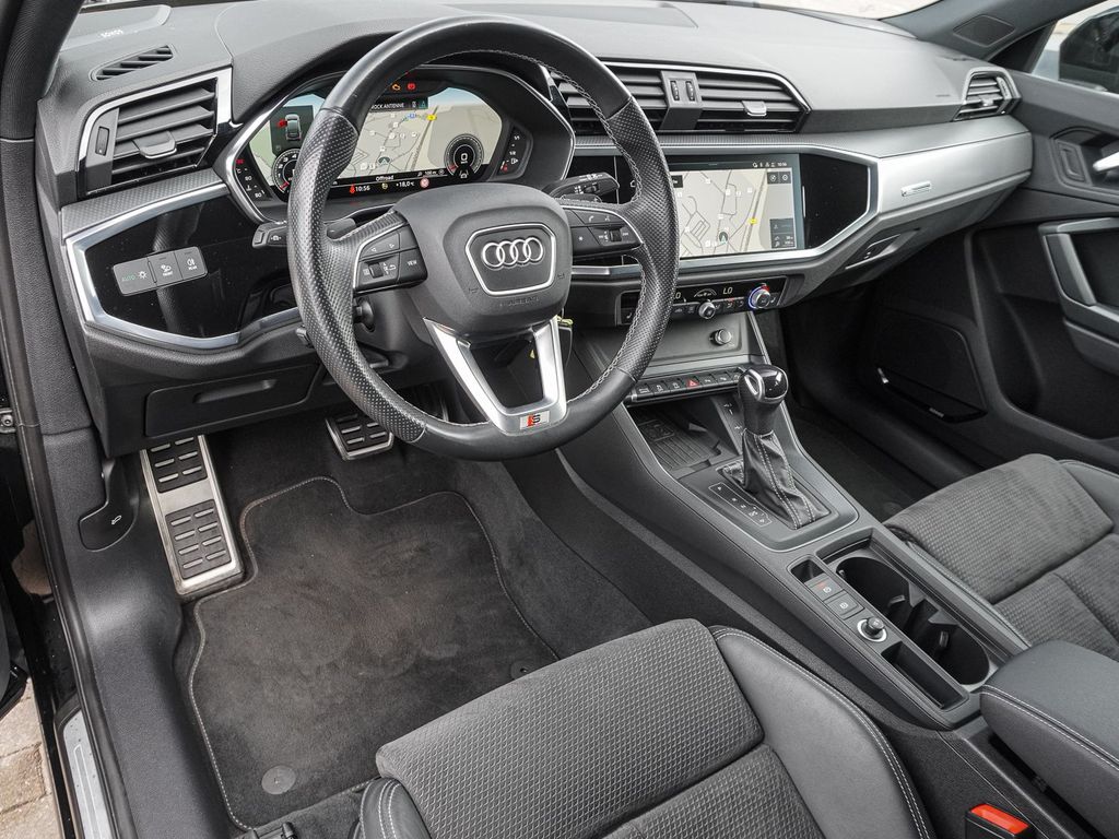 Audi Q3 2023 г. Чёрный, пробег 40785 км