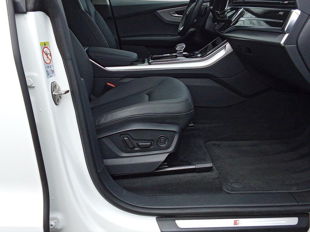 Audi Q8 2023 г. Белый, пробег 45601 км