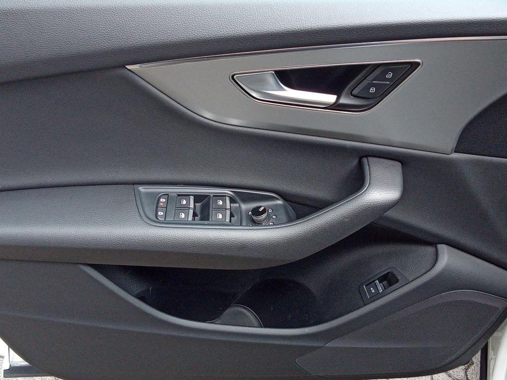Audi Q8 2023 г. Белый, пробег 45601 км