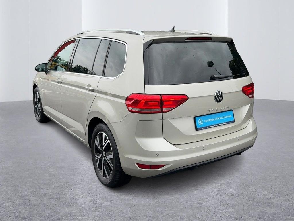 Volkswagen Touran 2024 г. Серебристый, пробег 33440 км