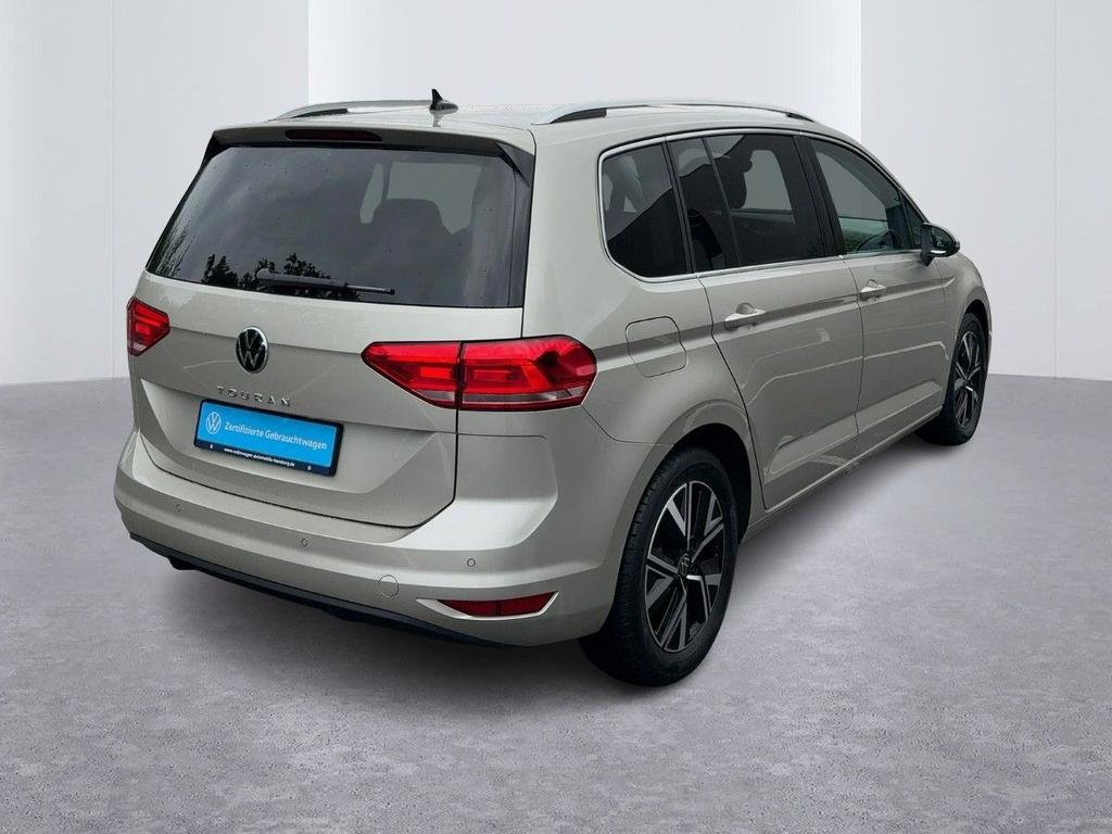 Volkswagen Touran 2024 г. Серебристый, пробег 33440 км