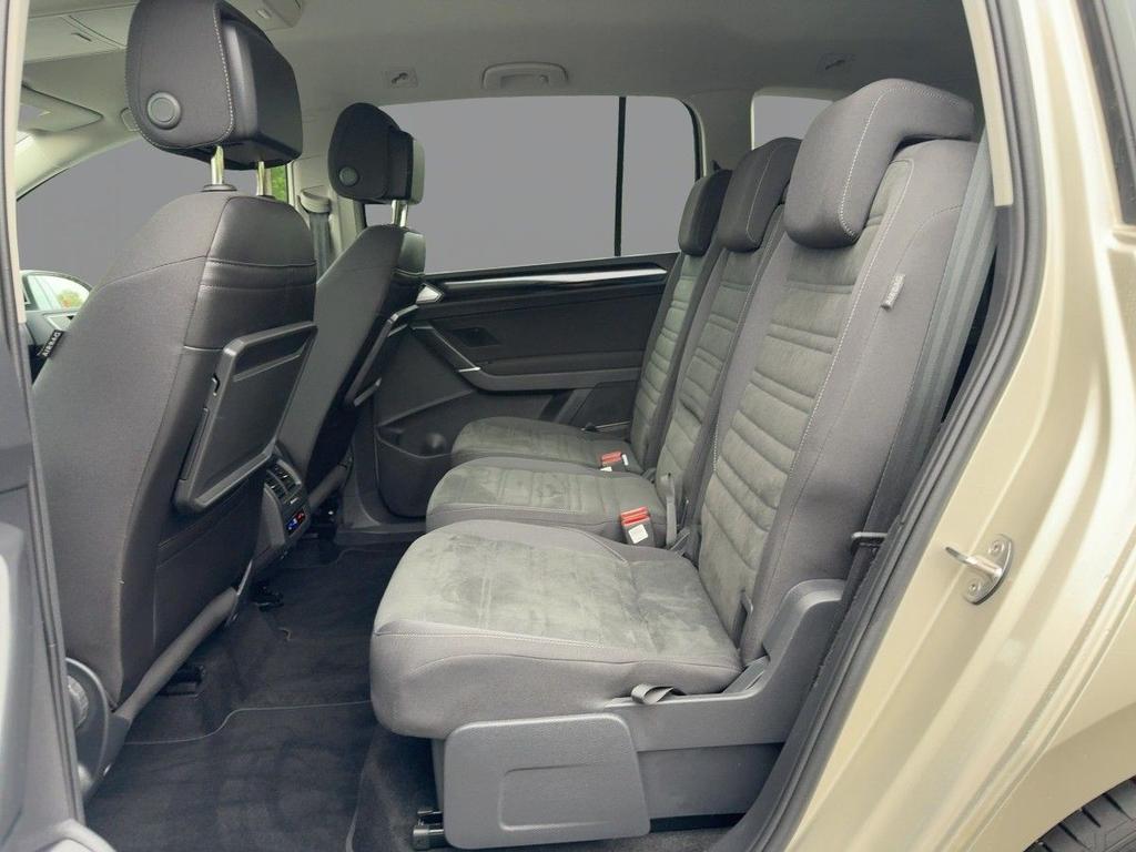 Volkswagen Touran 2024 г. Серебристый, пробег 33440 км