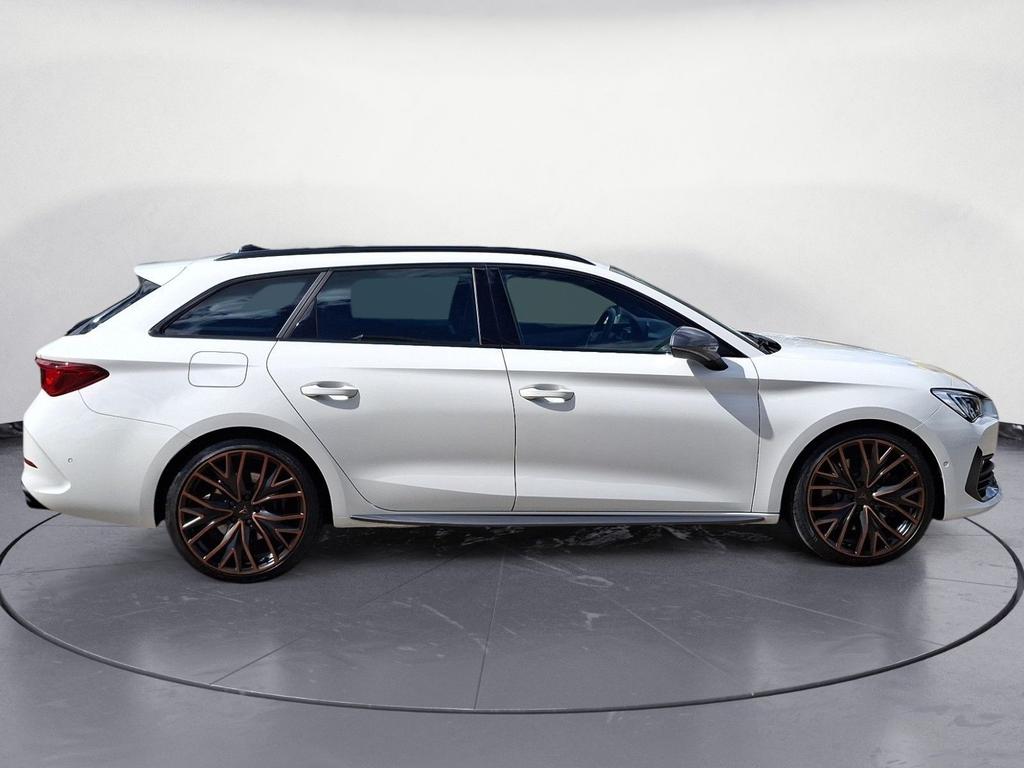 Cupra Leon 2023 г. Белый, пробег 45766 км